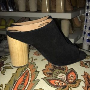 New Urban Outfitters black suede mule heels size 8